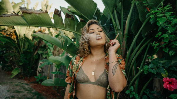 No Feels: Oceanside singer Lea Love drops sultry new single