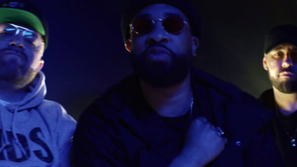 Tona in the Links video