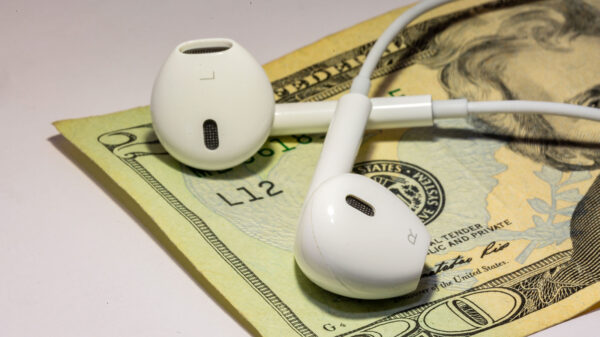 Apple earbuds on a 20 USD bill (Ramyr Dukin/Getty Images)