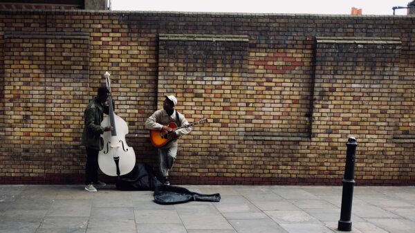 A street band performing (Photo: Tim Bechervaise/Unsplash)
