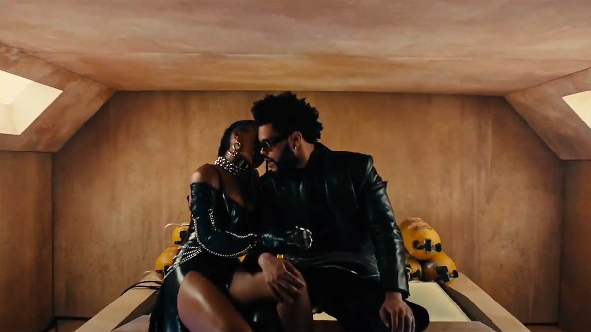 Canadian superstar The Weeknd has premiered his new single and video, &...
