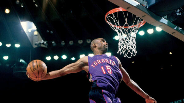 Vince Carter dunking in 2000