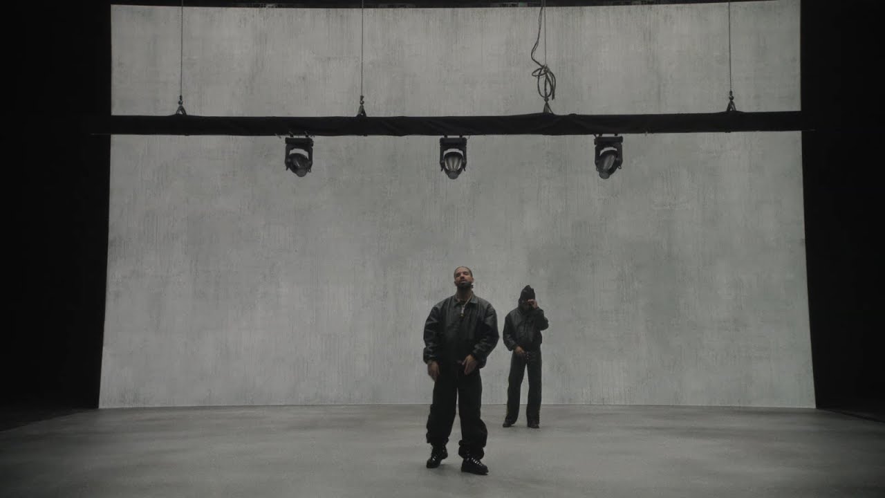 Drake and 21 Savage performing the song Jimmy Cooks