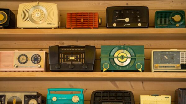 A shelf full of old radios