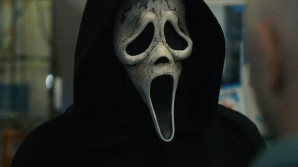 The masked killer Ghostface in the movie Scream 6
