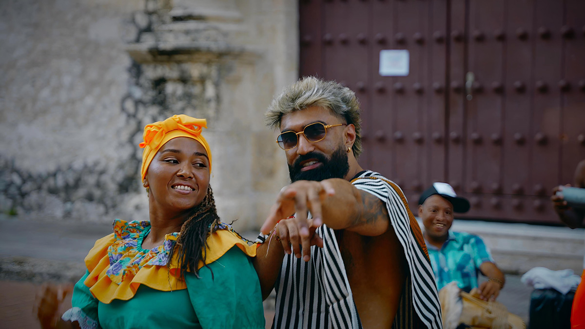 Scene from the Shakira music video by Shubz