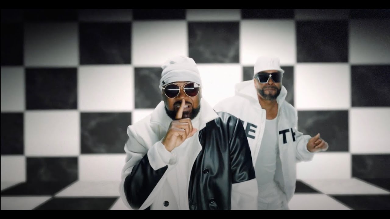 Ghostface Killah and Method Man in the Pair of Hammers music video