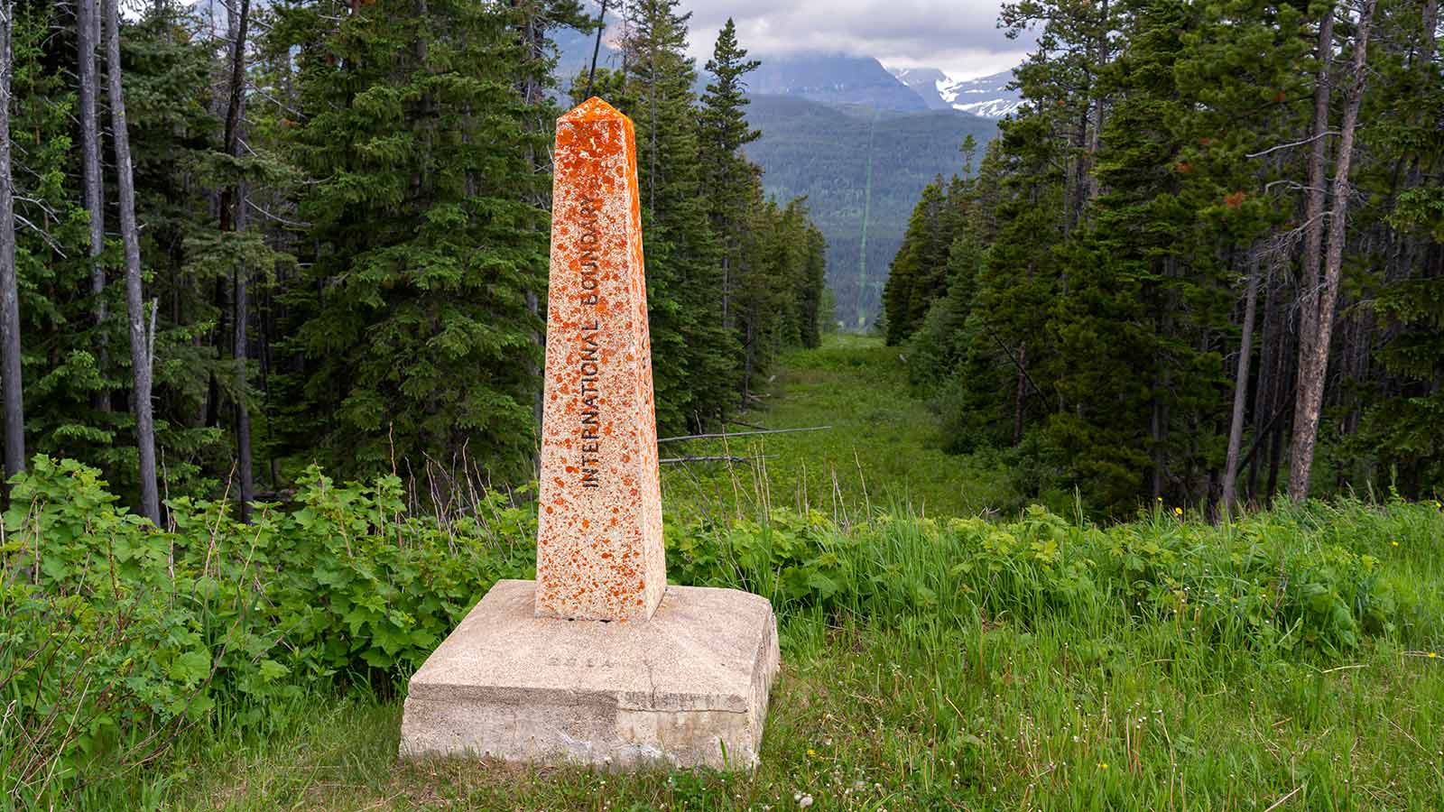 A famous Canada-US border crossing, a common migrant route between the two countries.