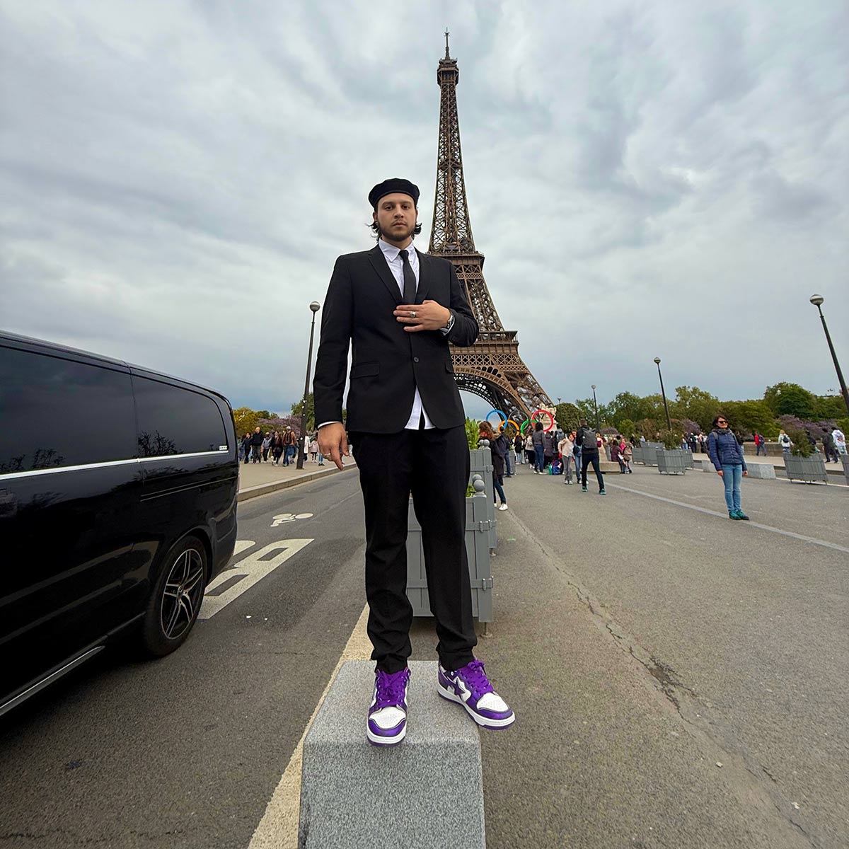 A scene from the 911 Coupe video by Kresnt.