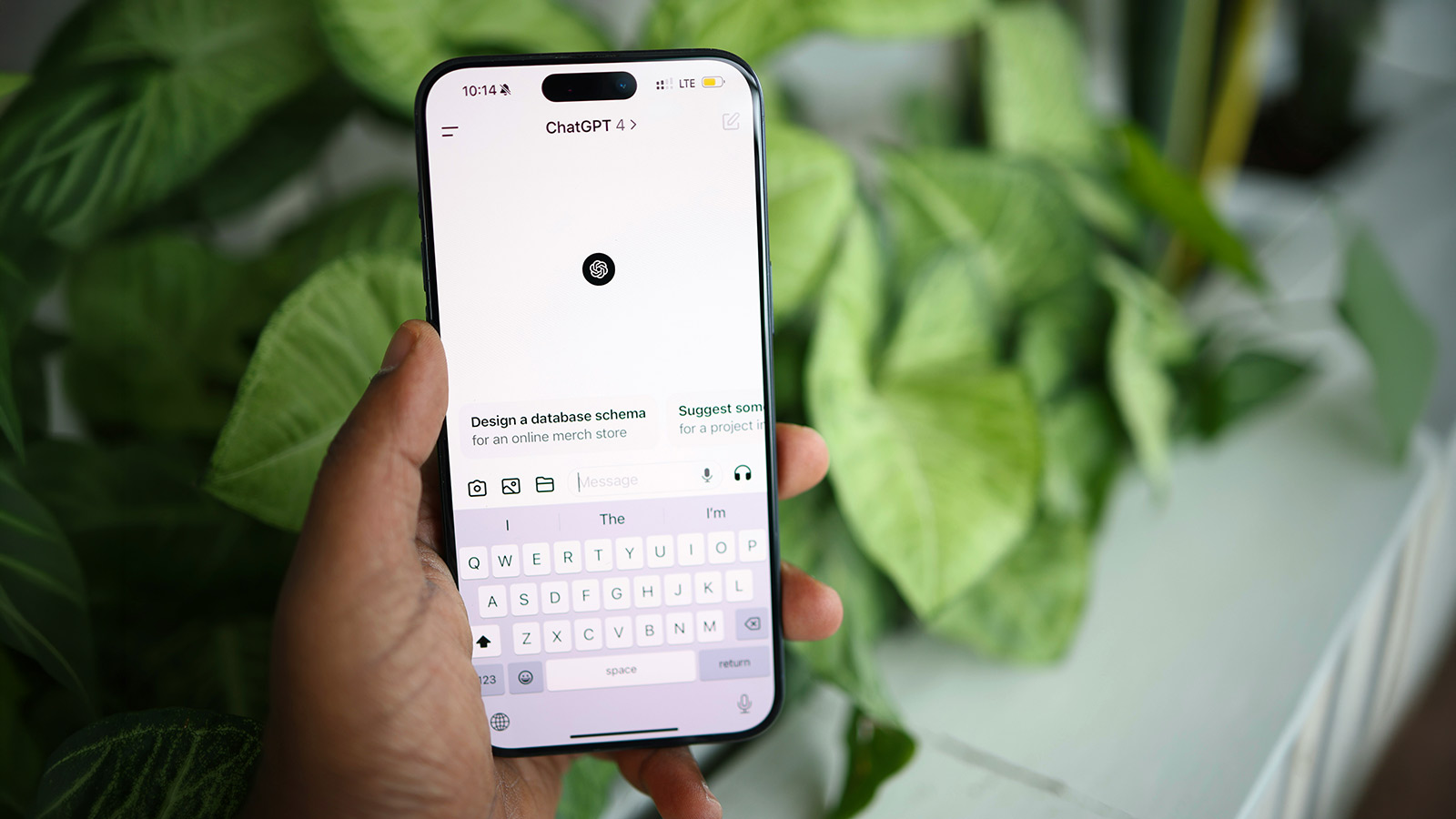 Smartphone displaying the ChatGPT interface highlighting the growing role of search engines and AI chatbots.